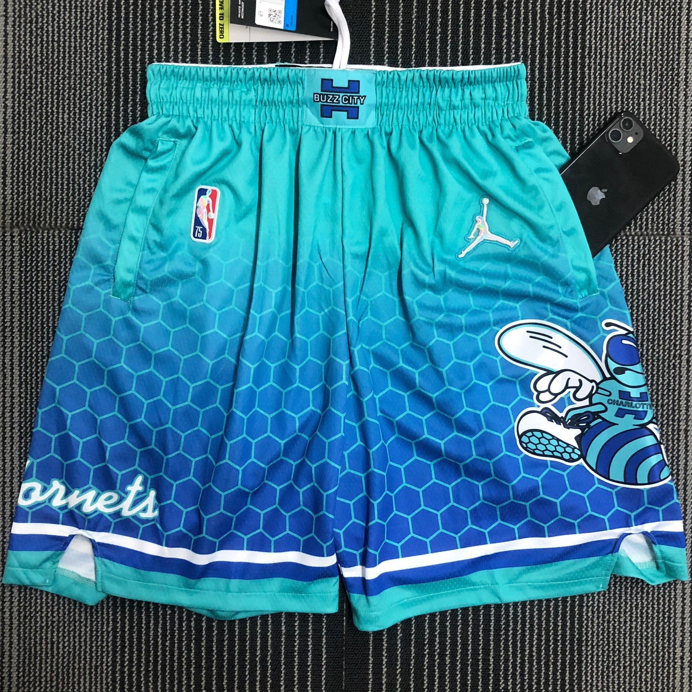 CHARLOTTE HORNETS short