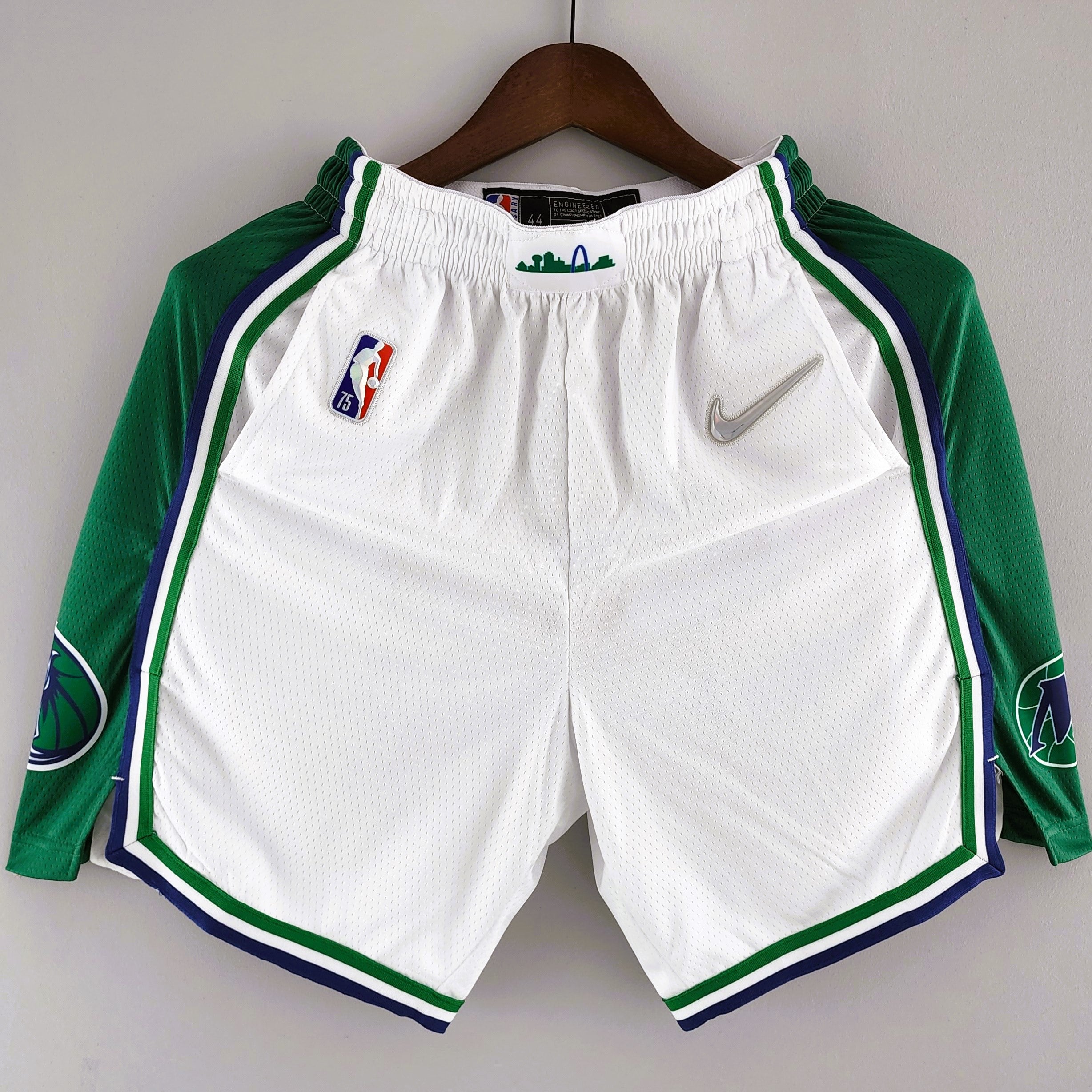 DALLAS MAVERICKS short