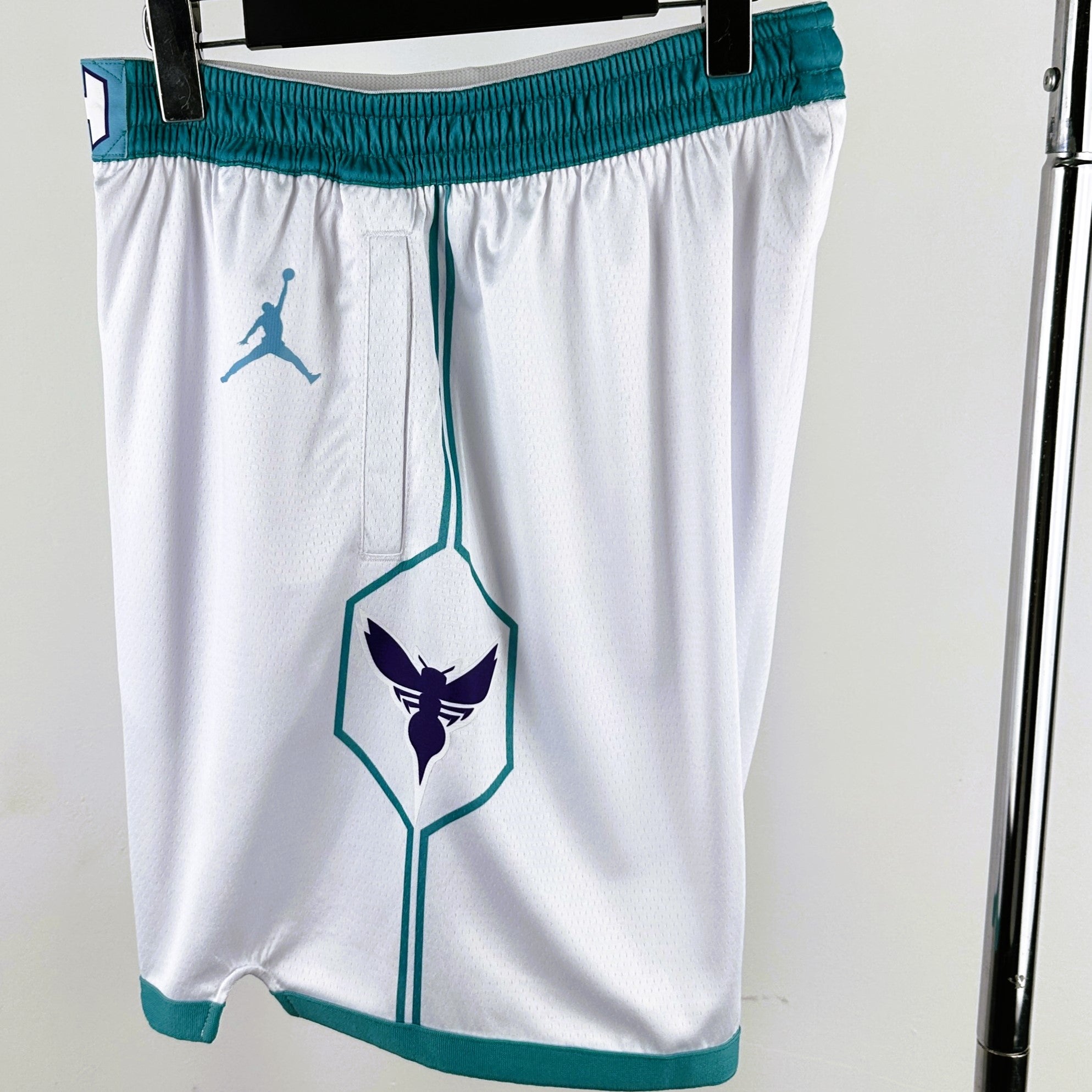 CHARLOTTE HORNETS short