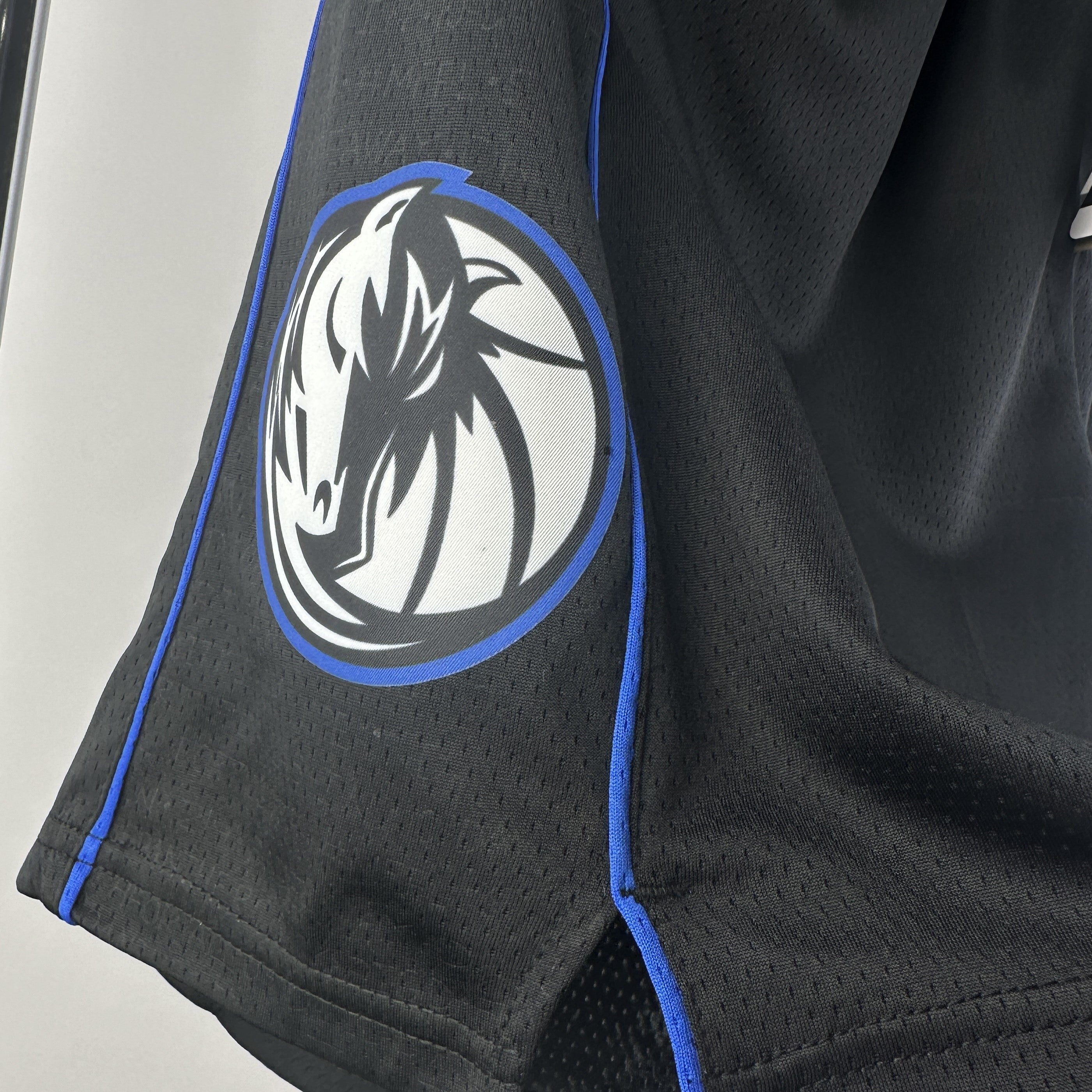 DALLAS MAVERICKS short