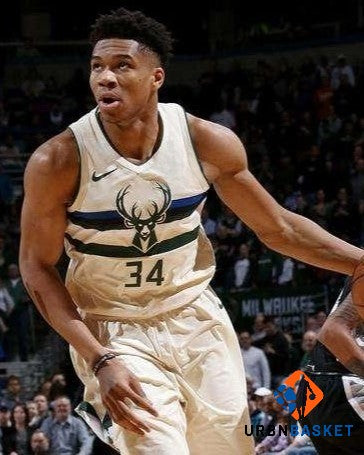 ANTETOKOUNMPO GIANNIS (Milwaukee Bucks)