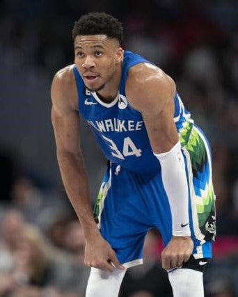 ANTETOKOUNMPO GIANNIS (Milwaukee Bucks)