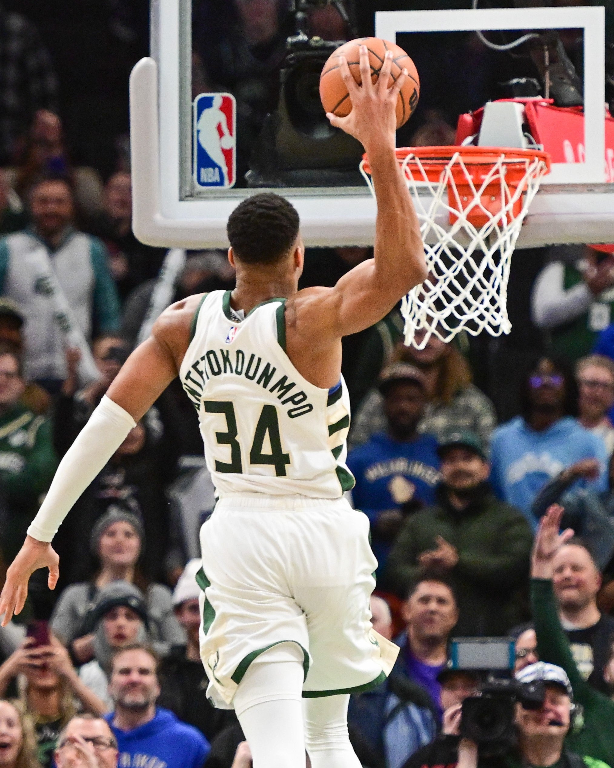 ANTETOKOUNMPO GIANNIS (Mil)