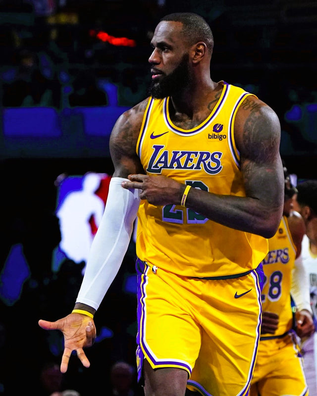 JAMES LEBRON (Los Angeles Lakers)