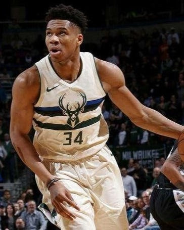 ANTETOKOUNMPO GIANNIS (Milwaukee Bucks)